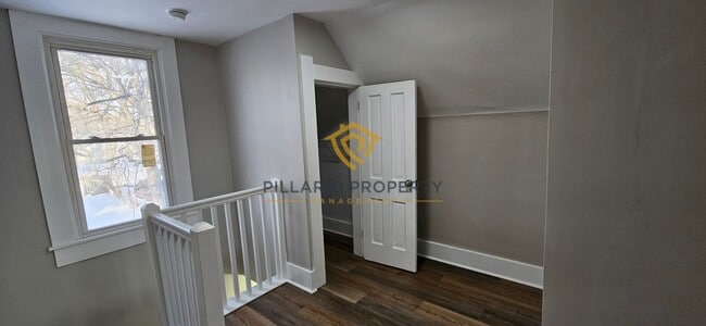 Building Photo - Renovated 3-Bedroom Gem Near Downtown Indy, Available NOW!