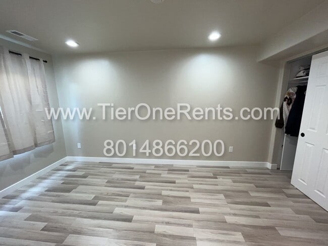 Building Photo - This property offers a NO DEPOSIT option a...