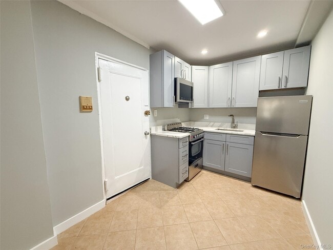 Building Photo - 302 E Broadway