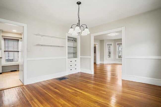 Building Photo - 16 Gordon St