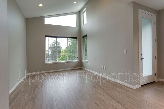 Building Photo - 3563 N Gantenbein Ave