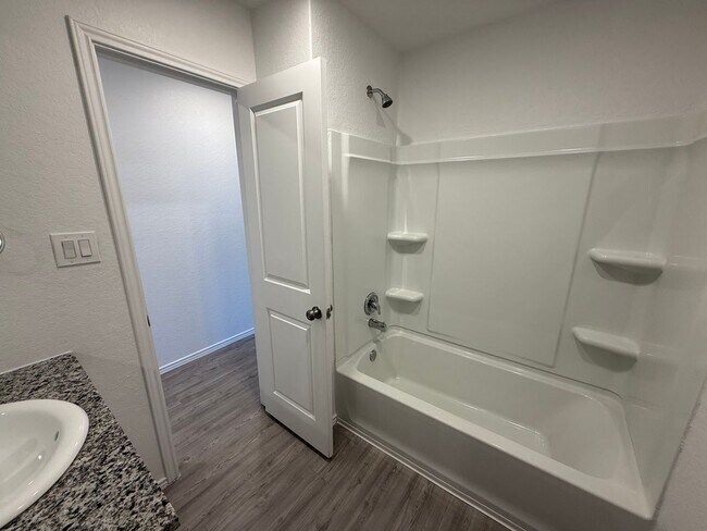 Building Photo - 10622 Erinita Way