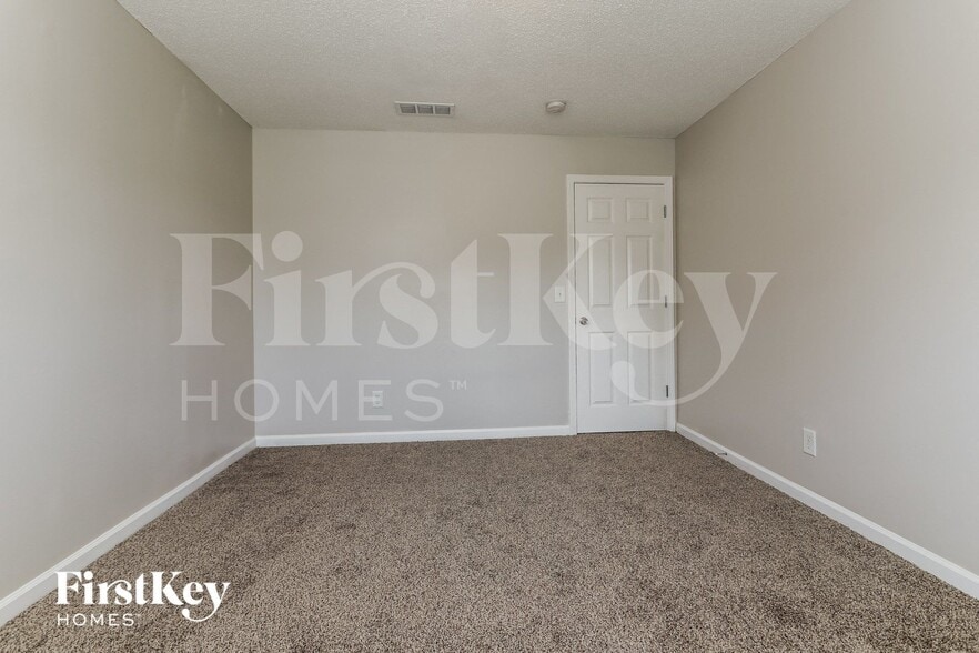 Building Photo - 305 Carly Ct