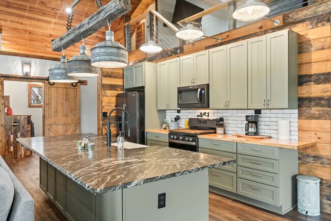 Building Photo - 299 Westview Dr