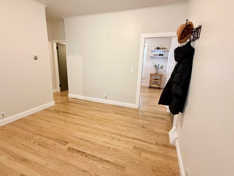 Building Photo - 11 Spring St