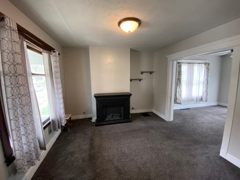 Living Room - 608 N Front St