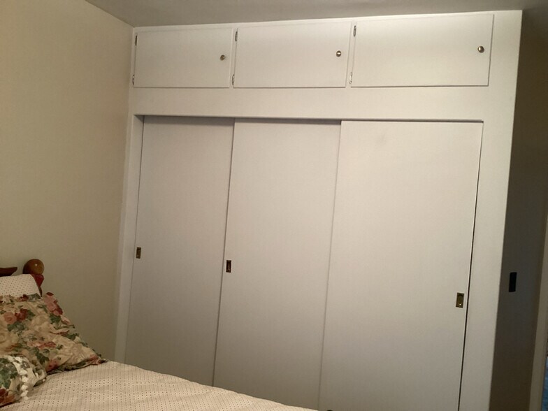 Building Photo - 269 W Borden Ave