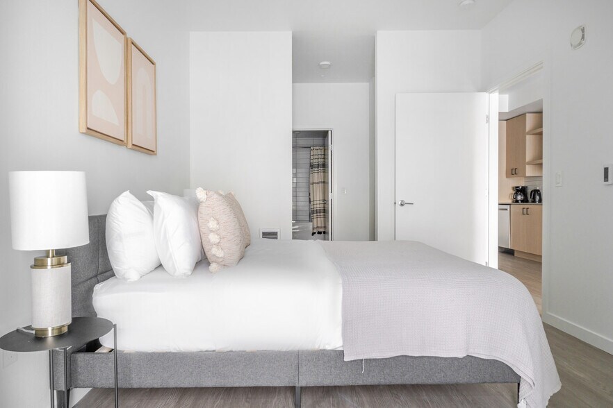 Building Photo - 17675 NE 69th Ct