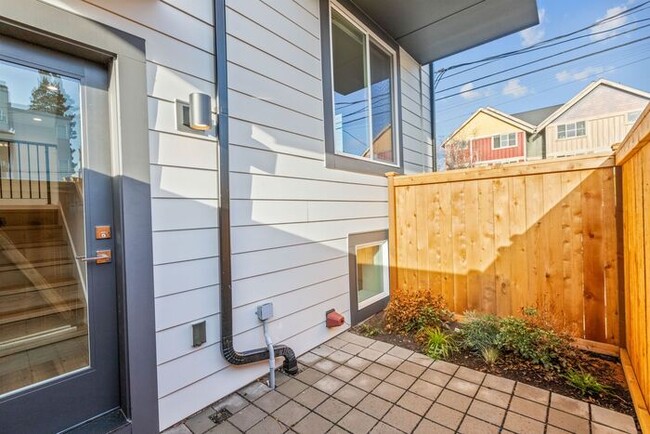 Building Photo - Stunning Brand-New Ballard Townhome with A...