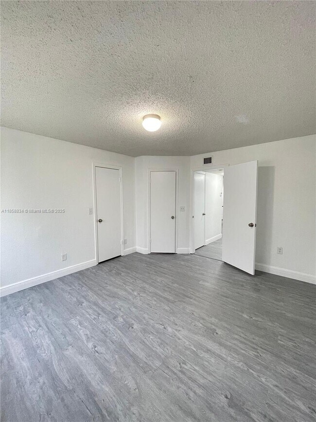 Building Photo - 12400 Vista Isles Dr