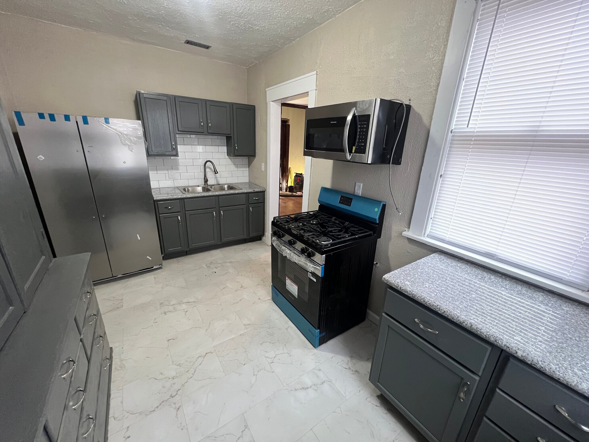 Building Photo - 417 W Columbia Ter