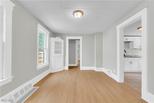 Building Photo - 3153 W 88th St