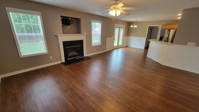 Building Photo - 5 Bed, 3 Bath Home Available in Greer