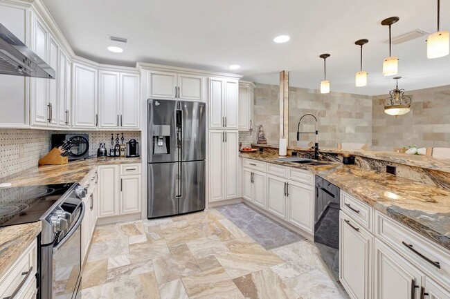 Building Photo - 17274 Ventana Dr