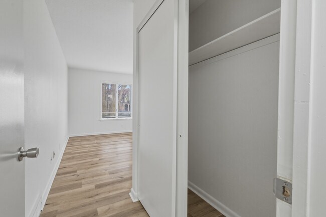 Building Photo - 4054 Stonehenge Dr