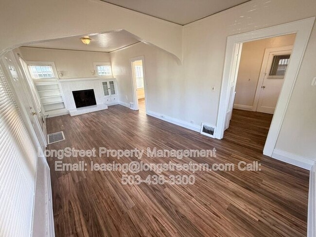 Building Photo - 588 Knapps Pl NE