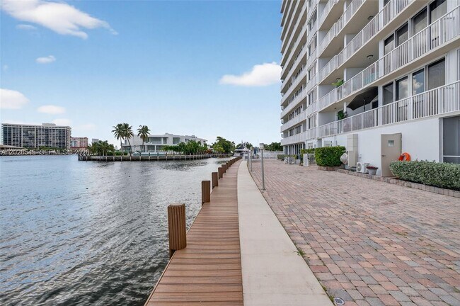 Building Photo - 121 Golden Isles Dr