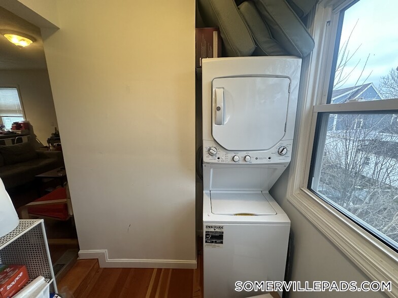 Building Photo - 50 Derby St