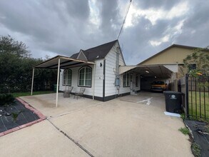 Building Photo - 3426 Tampa St - ***Ask about our No Cash Security Deposit Option***
