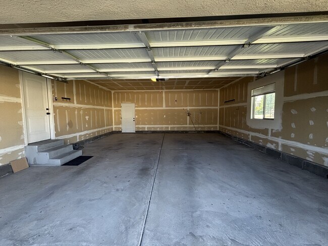 Building Photo - 3318 Quarter Mile Dr