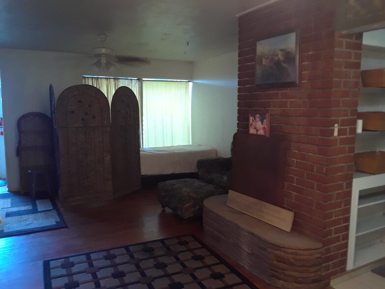 Building Photo - 6129 Andalusia Ave