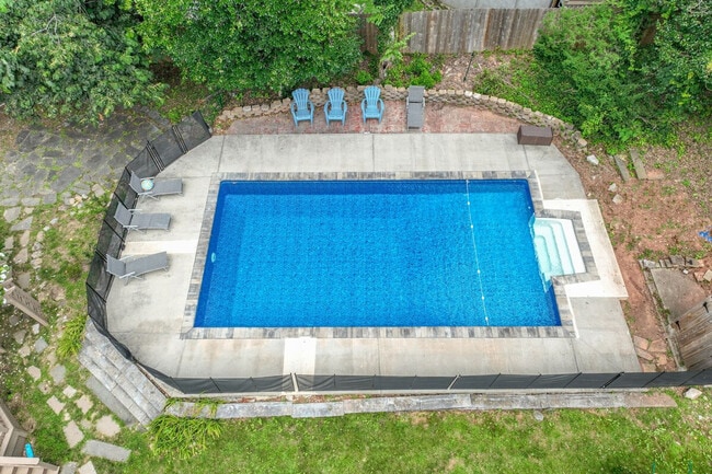 Building Photo - 139 W 4th Ave