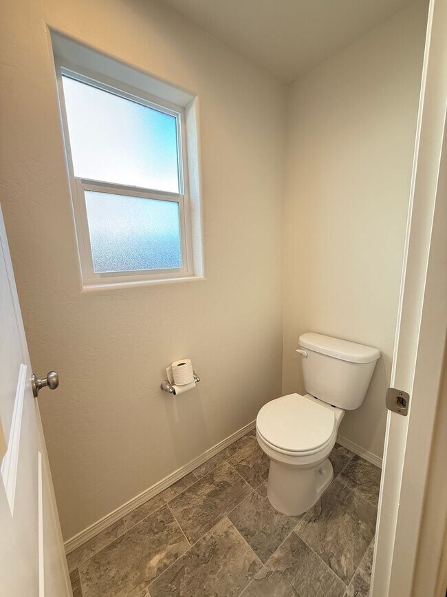 Building Photo - Charming 3 Bed / 2 Bath Home in Delta Estates – Medford