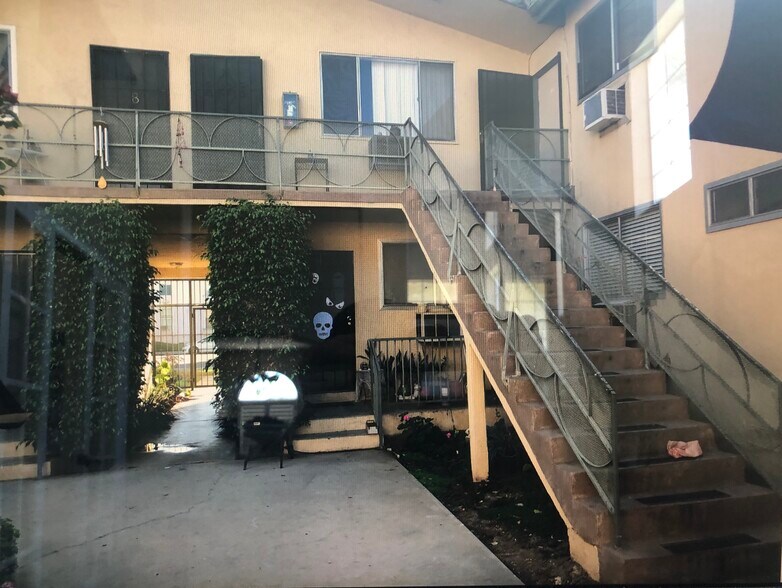 Primary Photo - 5051 Woodman Ave