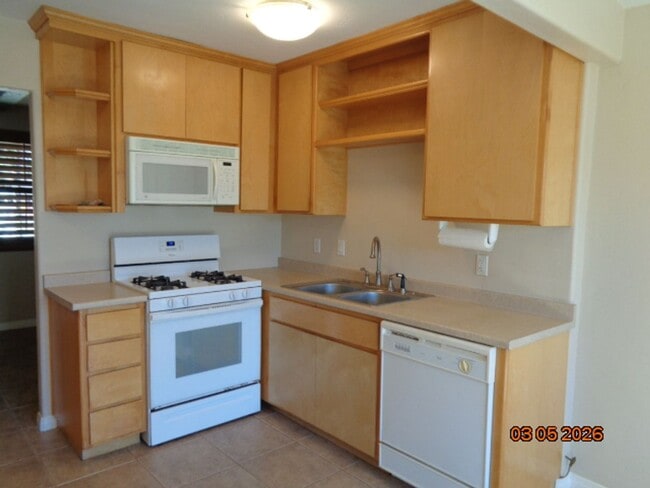 Building Photo - Adorable 2 Bedroom 1 Bath in the heart of Quartz Hill