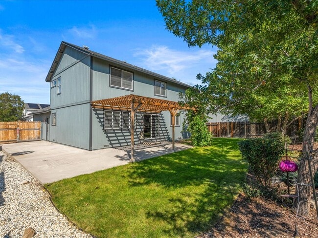Building Photo - Newly Renovated 4 Bedroom Home with Gorgeo...