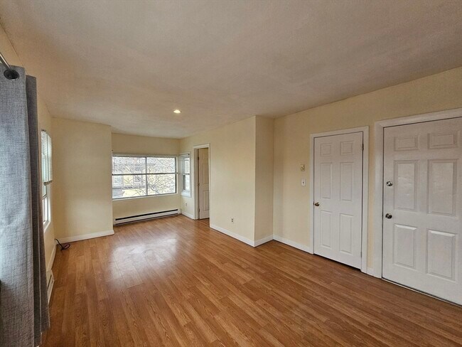 Building Photo - 464 Meridian St