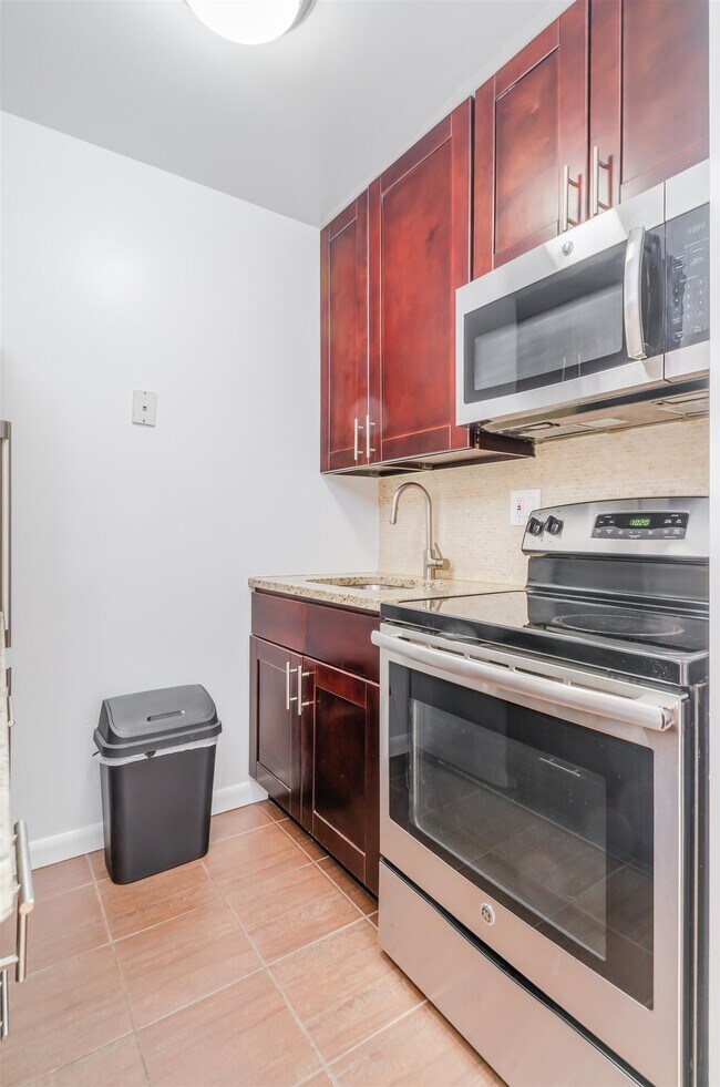 Building Photo - 310 70th St