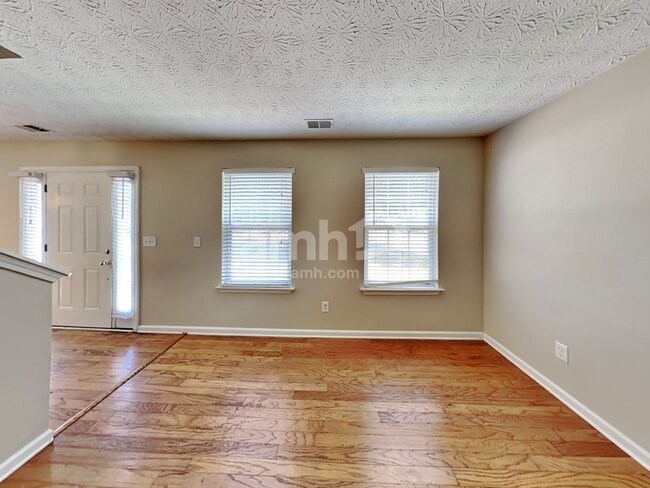 Building Photo - 1626 Sparrow Wood Ln SW