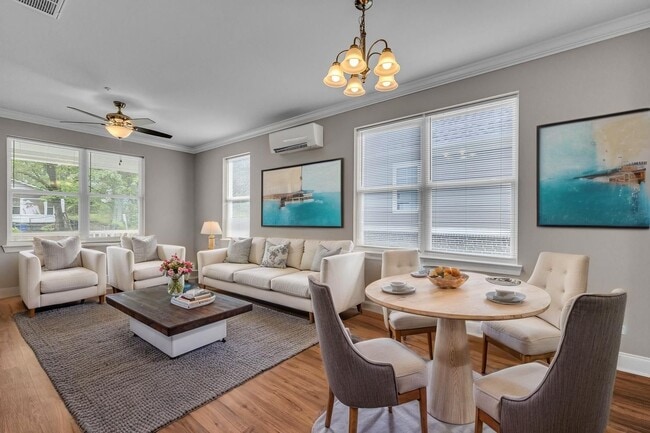 Building Photo - 702 Moore St