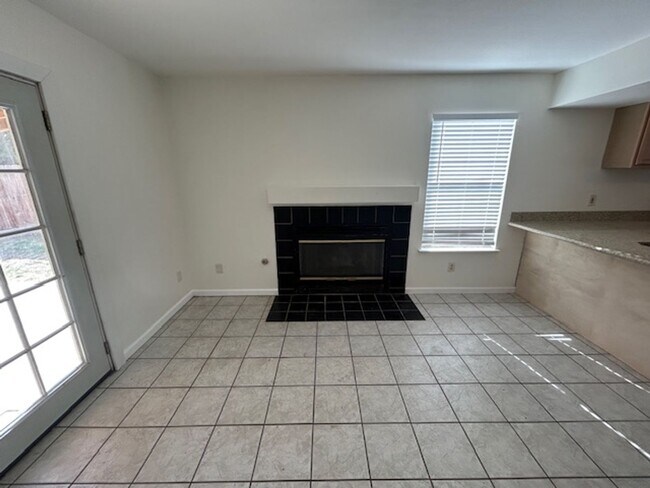 Building Photo - Newly Remodeled