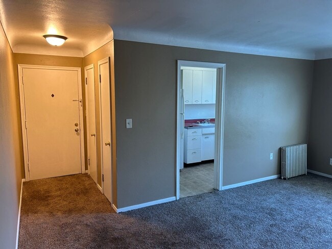 Building Photo - Great 1 Bedroom in W St Paul!!  Move IN SPECIALS!!