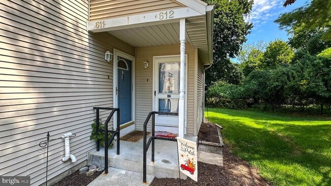 Primary Photo - 611 Maplewood Ave