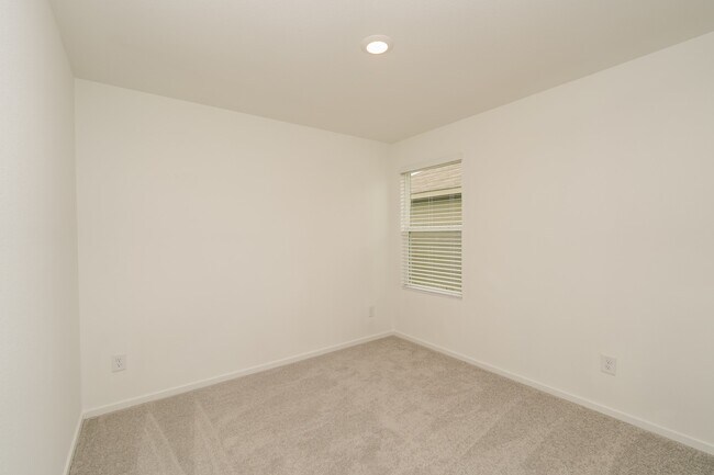 Building Photo - 7907 Meadow Cranesbill Dr