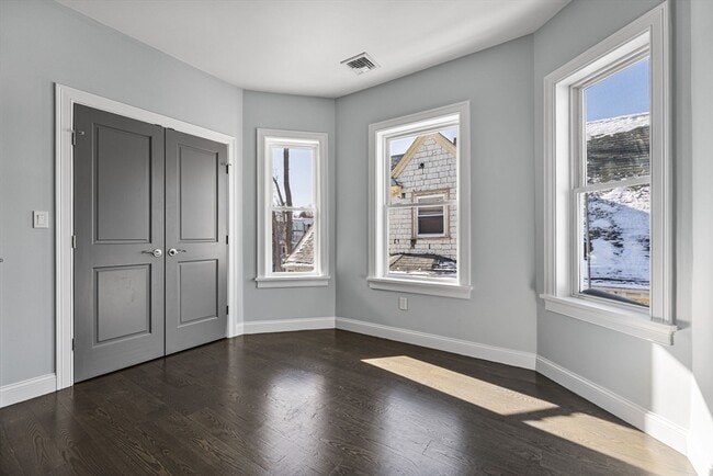 Building Photo - 83 Centre St