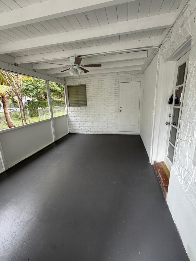 Building Photo - 5601 Pierce St