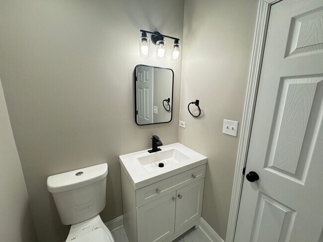 Building Photo - 5438 S Indiana Ave