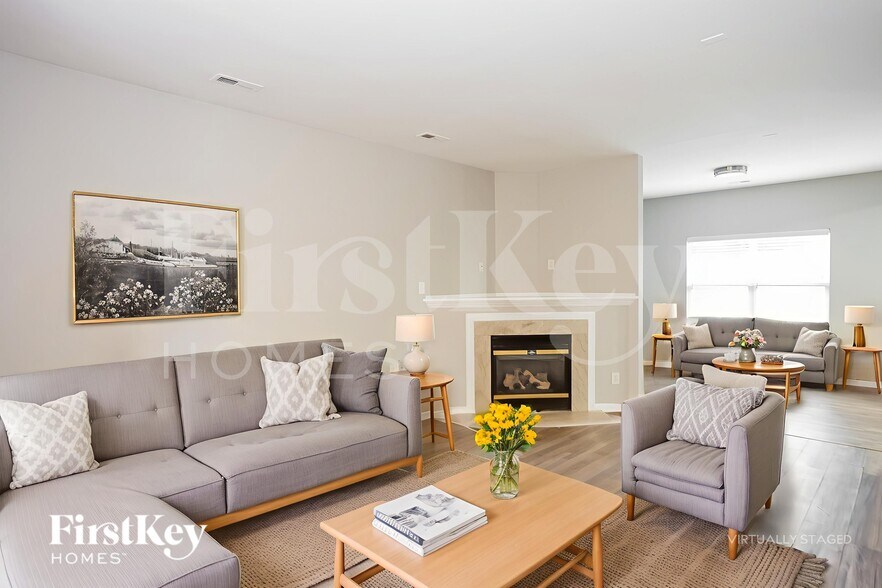 Building Photo - 8122 Chatham Oaks Dr