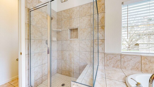 Building Photo - Desirable Skyhawk 3 bedroom Tri-Level Single Family