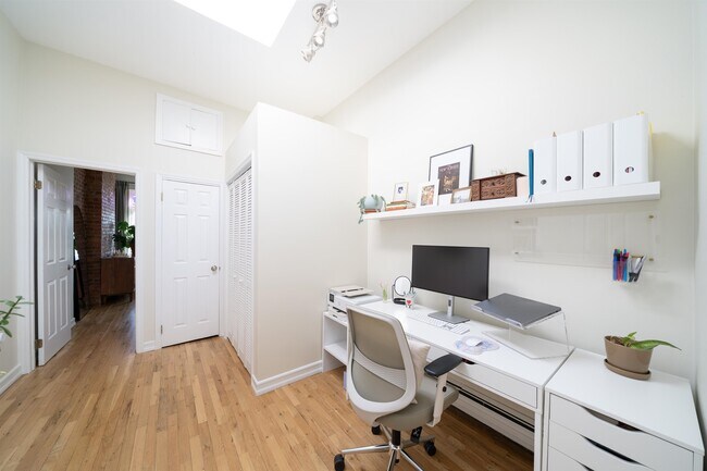 Building Photo - 205 14th St