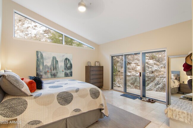 Building Photo - 126 W North Ln