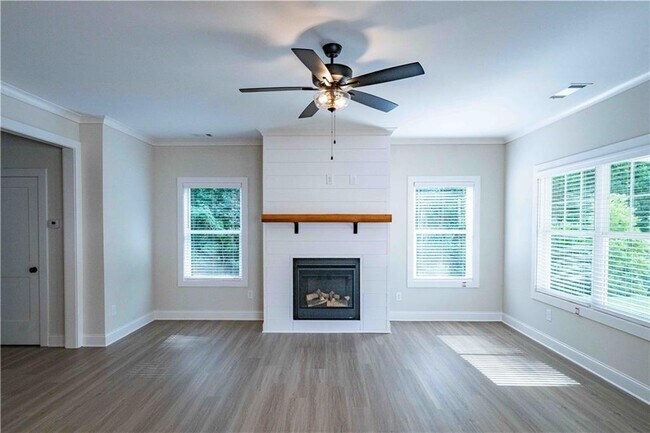Building Photo - 373 Creek Wood Pk Dr