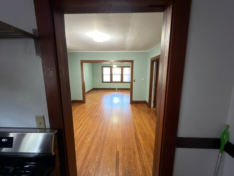 Building Photo - 1013 E Gorham St