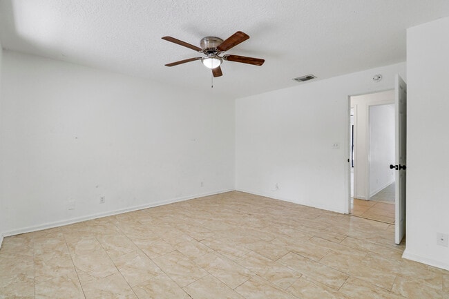 Building Photo - 14616 Autumn Ave