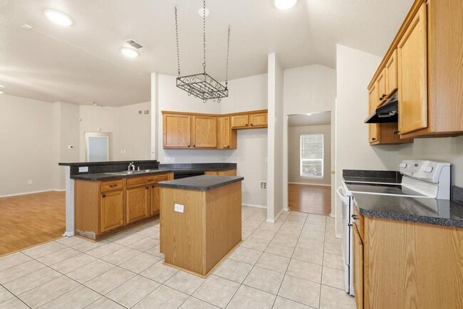 Building Photo - 100 Oak Hollow Ln
