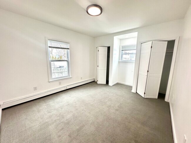 Building Photo - 11 Carlton St